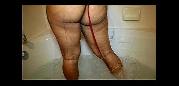  vixen vanity twerking in the shower